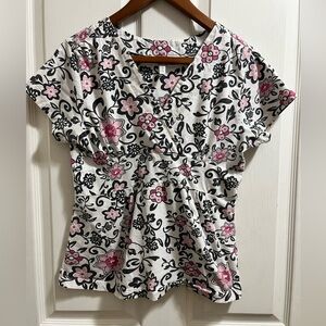 Nick and Sarah women’s cute top